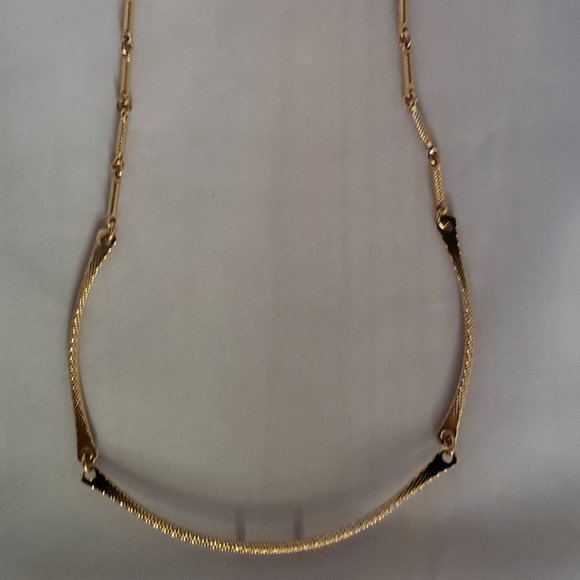 Sarah Coventry Gold Tone Necklace - Picture 7 of 7